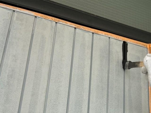 稲美町の玄関ドア中塗り